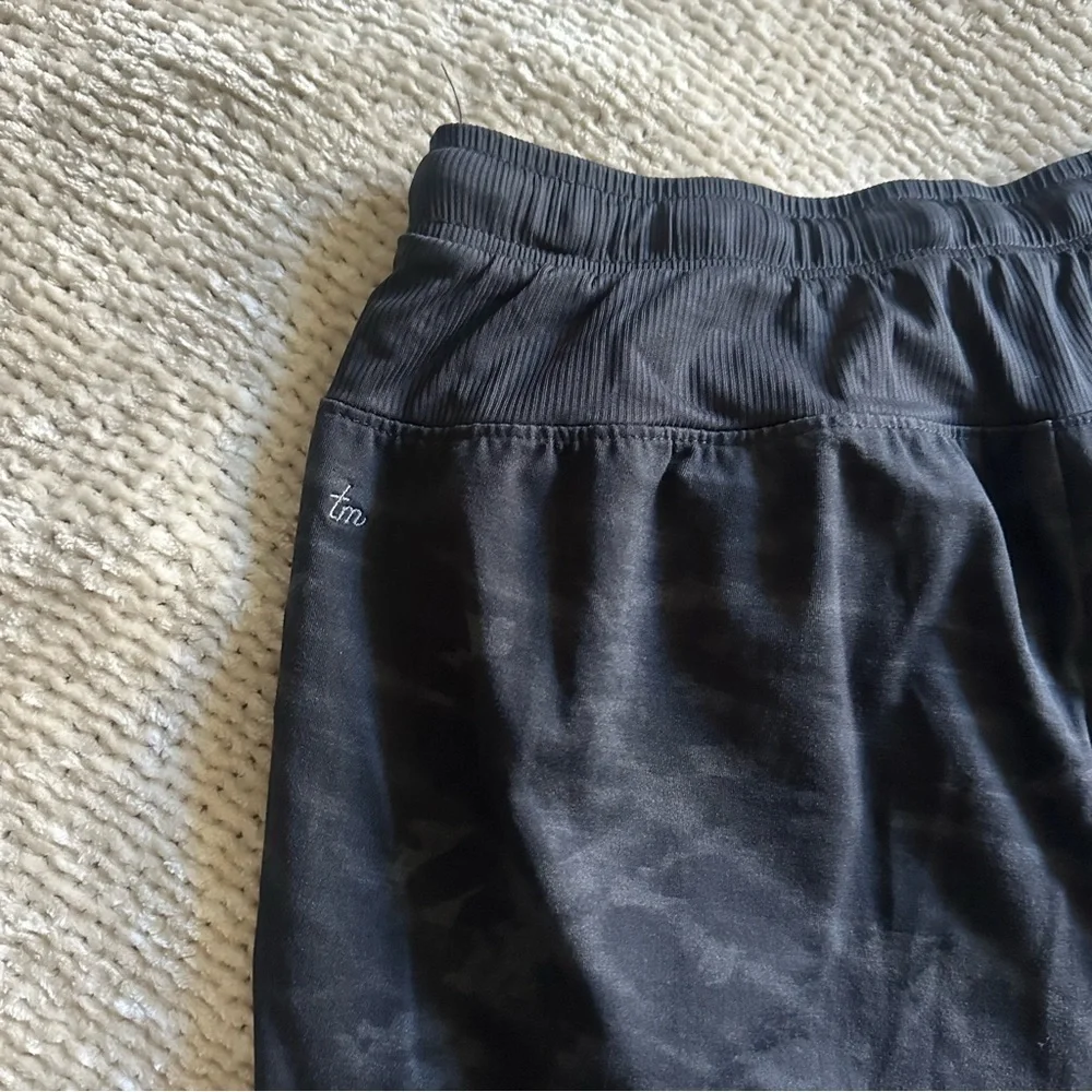 Travis Mathew Women's Fall Long Lunch Jogger Pant in Camouflage Black Small - Picture 10 of 10